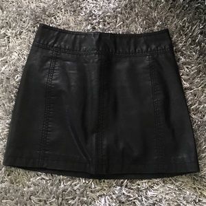 FREE PEOPLE FAUX LEATHER MINI SKIRT